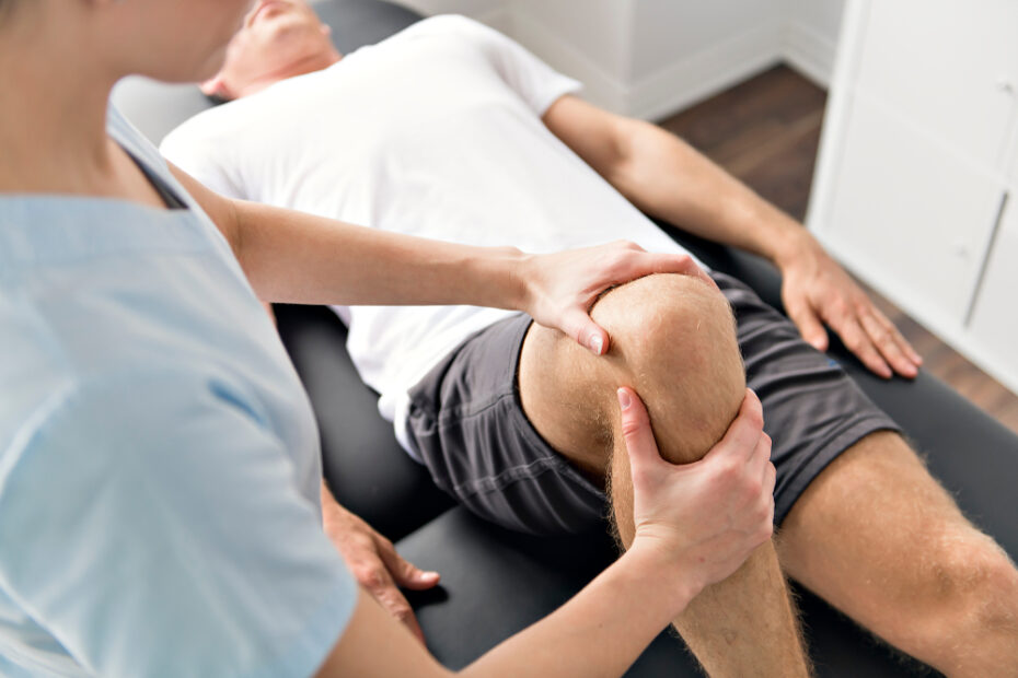 patient soigne par un kine pour une douelur de genou