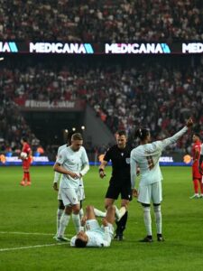 blessure au genou kylian mbappe 25 septembre france turquie ligue des nations