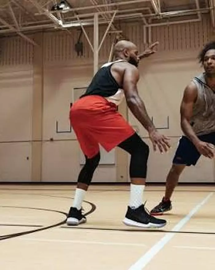 Basketballspieler beim Sprungwurf