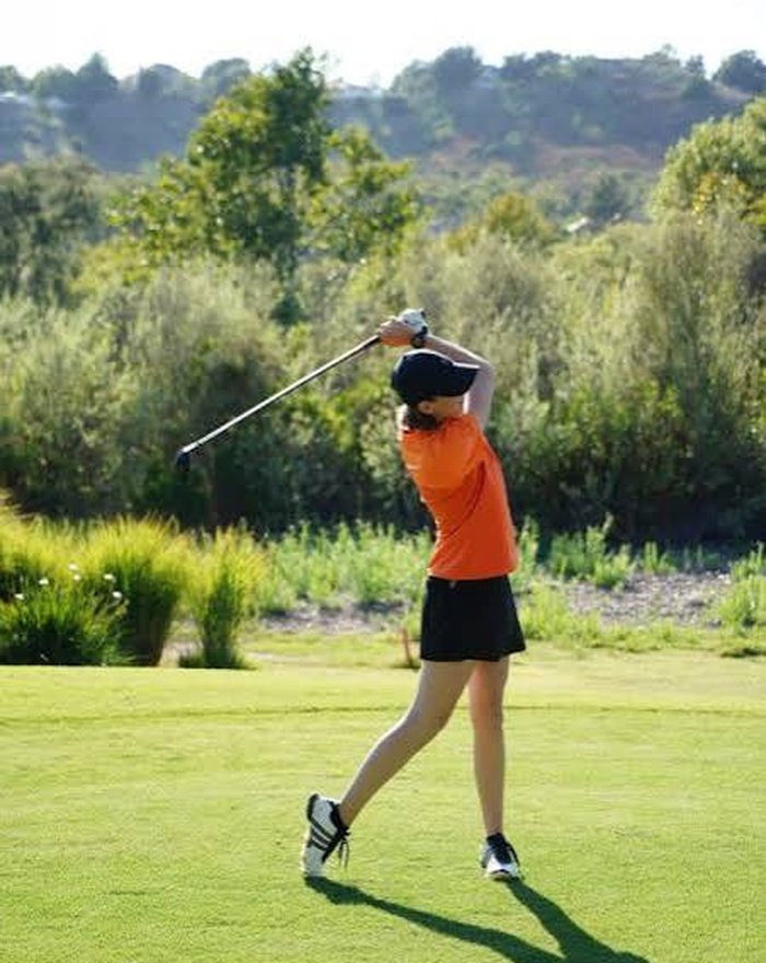 Golfeur s'échauffant avant une partie