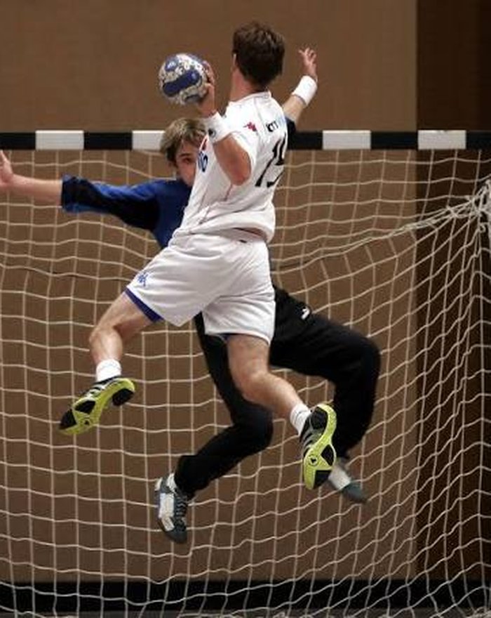 Jugadores de balonmano entrenando